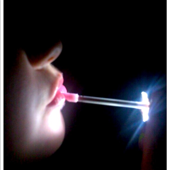 Free Ship Clear Lip Gloss with Light Up Applicator and Mirror on the Side. - Picture 4 of 8